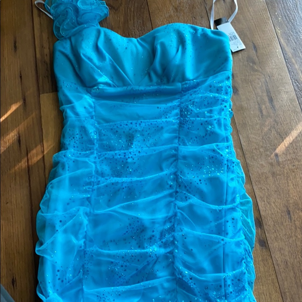 Dress - Picture 2 of 2